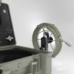 Tête de caméra d'inspection de canalisation et enrouleur sortis de leur mallette de transport AGM TEC